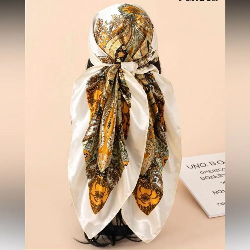 White and Gold Scarf S46
